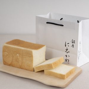 福山市高級食パン専門店水にこだわる銀座に志かわ食パンと紙袋_squared